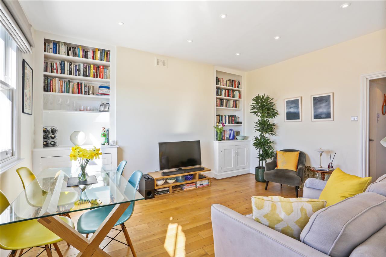 2 bed flat for sale in Ospringe Road 1