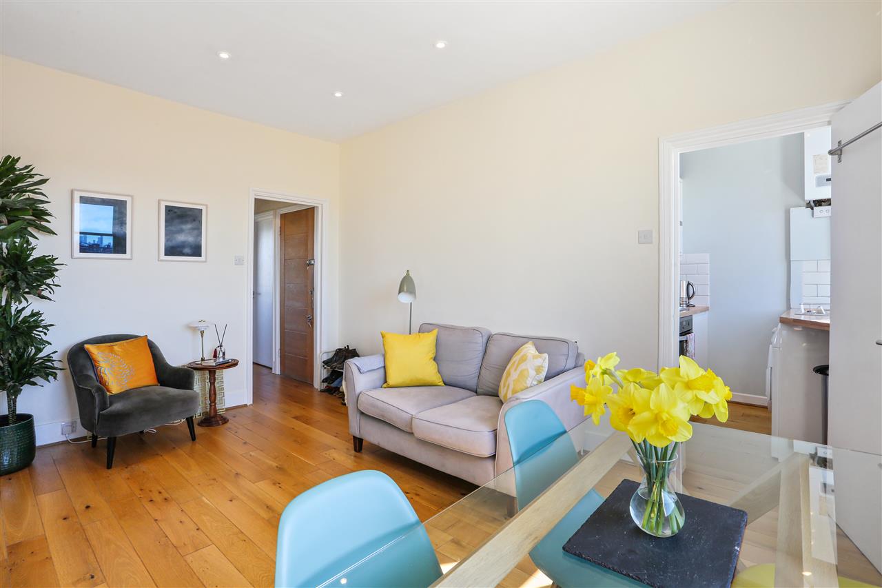 2 bed flat for sale in Ospringe Road  - Property Image 4