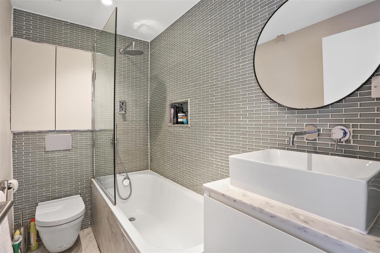 2 bed flat for sale in Ospringe Road  - Property Image 7