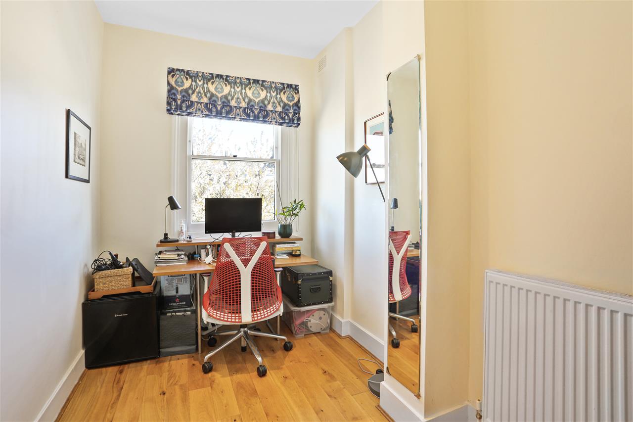 2 bed flat for sale in Ospringe Road  - Property Image 8