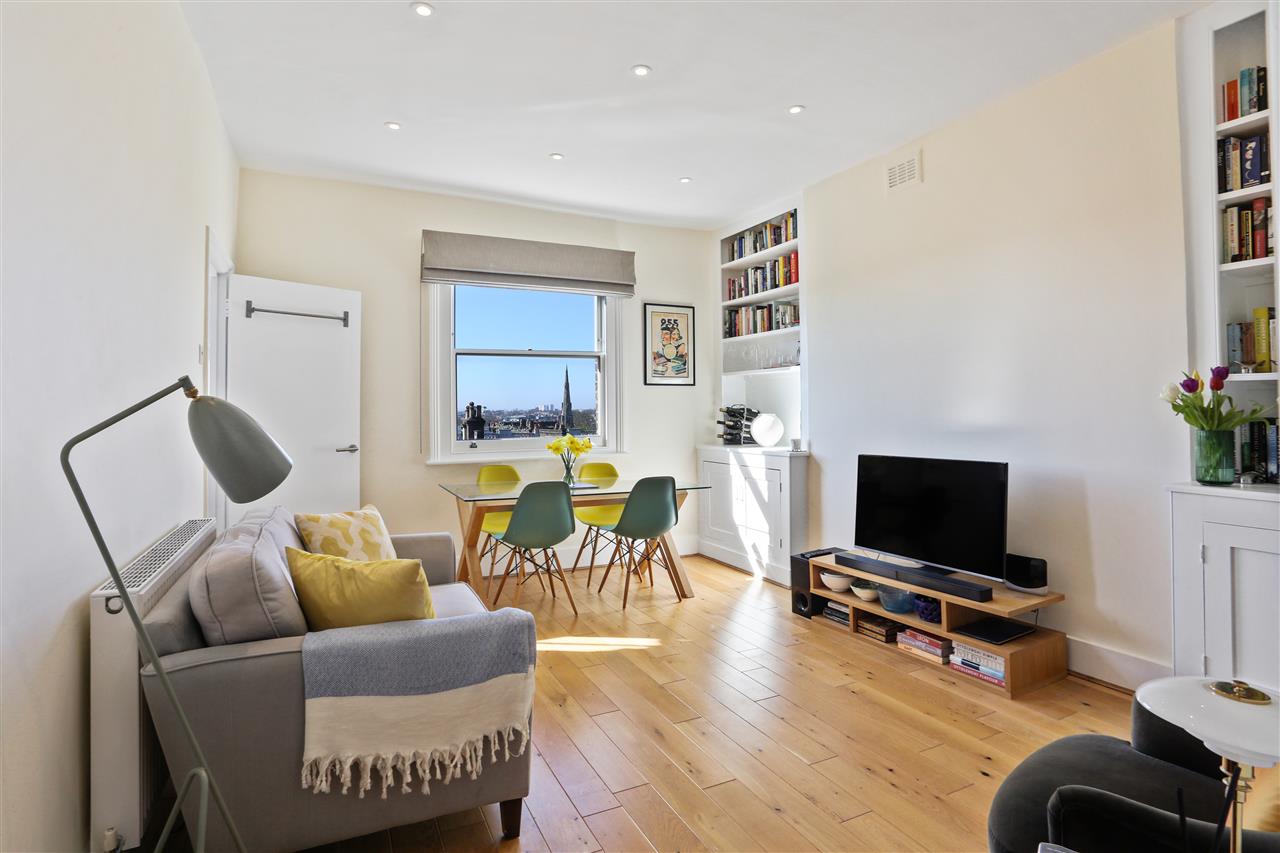 2 bed flat for sale in Ospringe Road 8