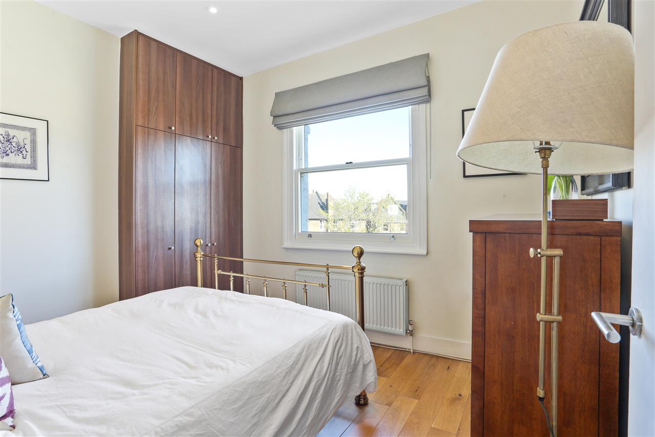 2 bed flat for sale in Ospringe Road 11