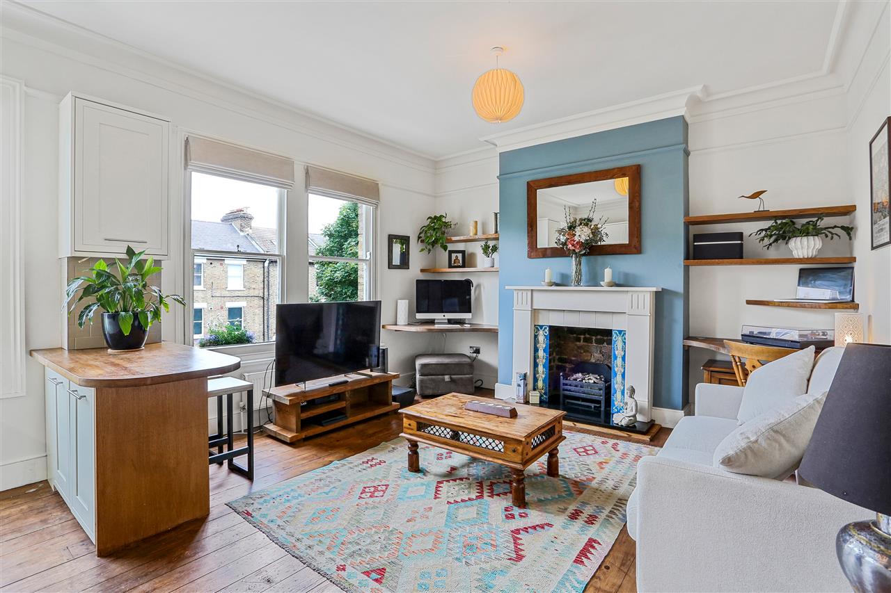 A very well presented duplex second and third/loft floor apartment converted from a Victorian property situated in a highly sought after tree lined road in the heart of Tufnell Park that is within close proximity to local shops, bars, cafes and restaurants on Fortess Road, several outdoor ...