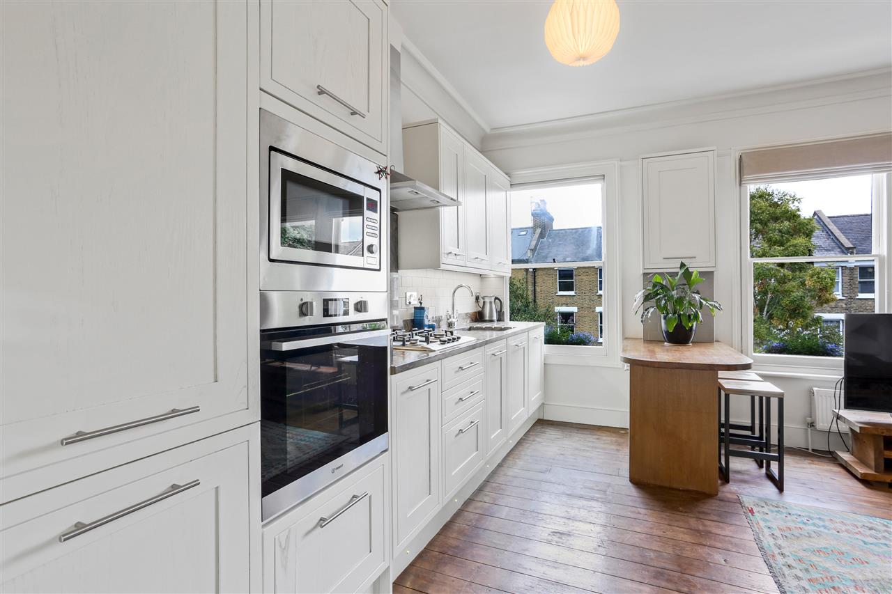 2 bed flat for sale in Huddleston Road  - Property Image 8