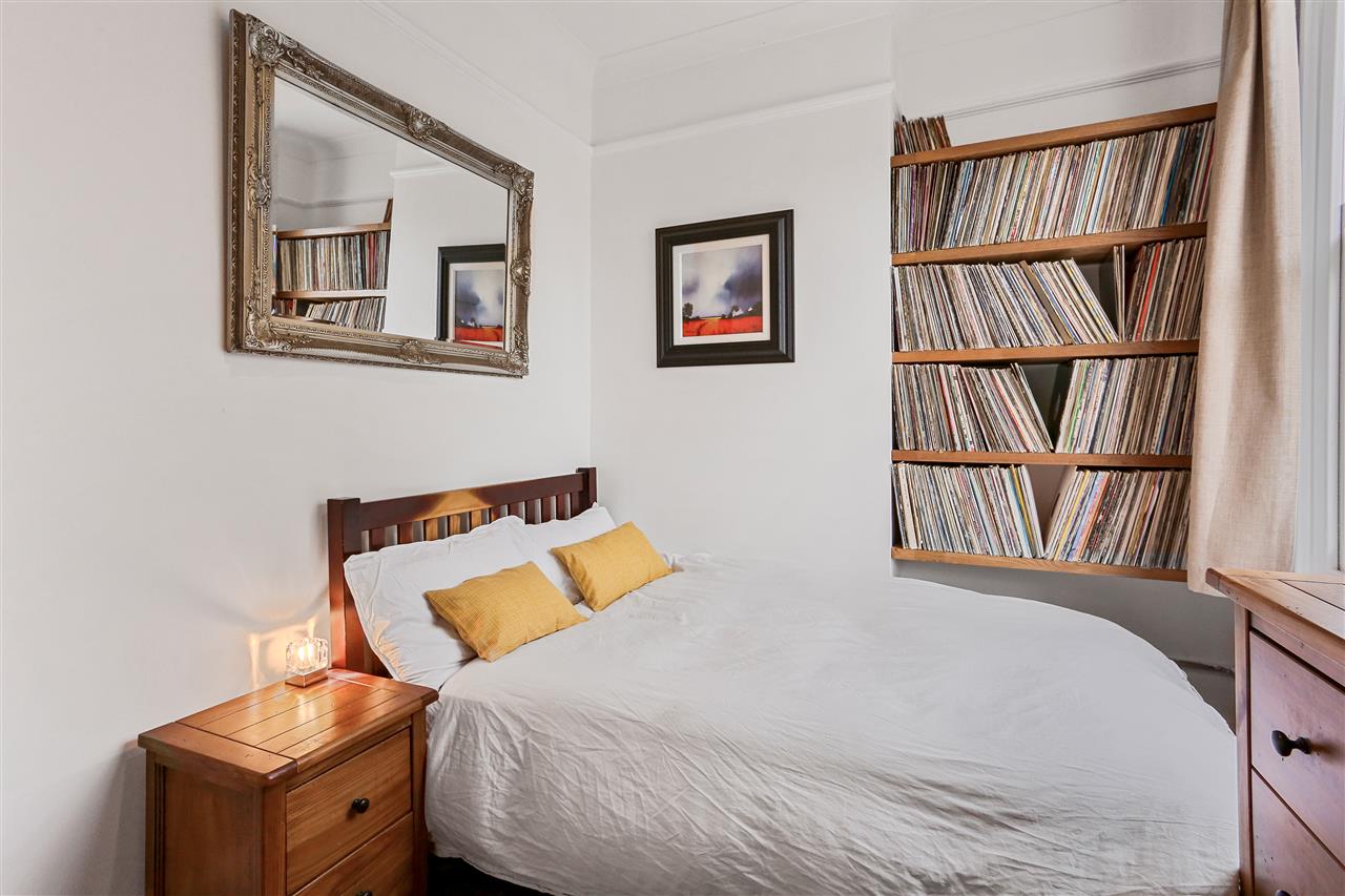 2 bed flat for sale in Huddleston Road 8