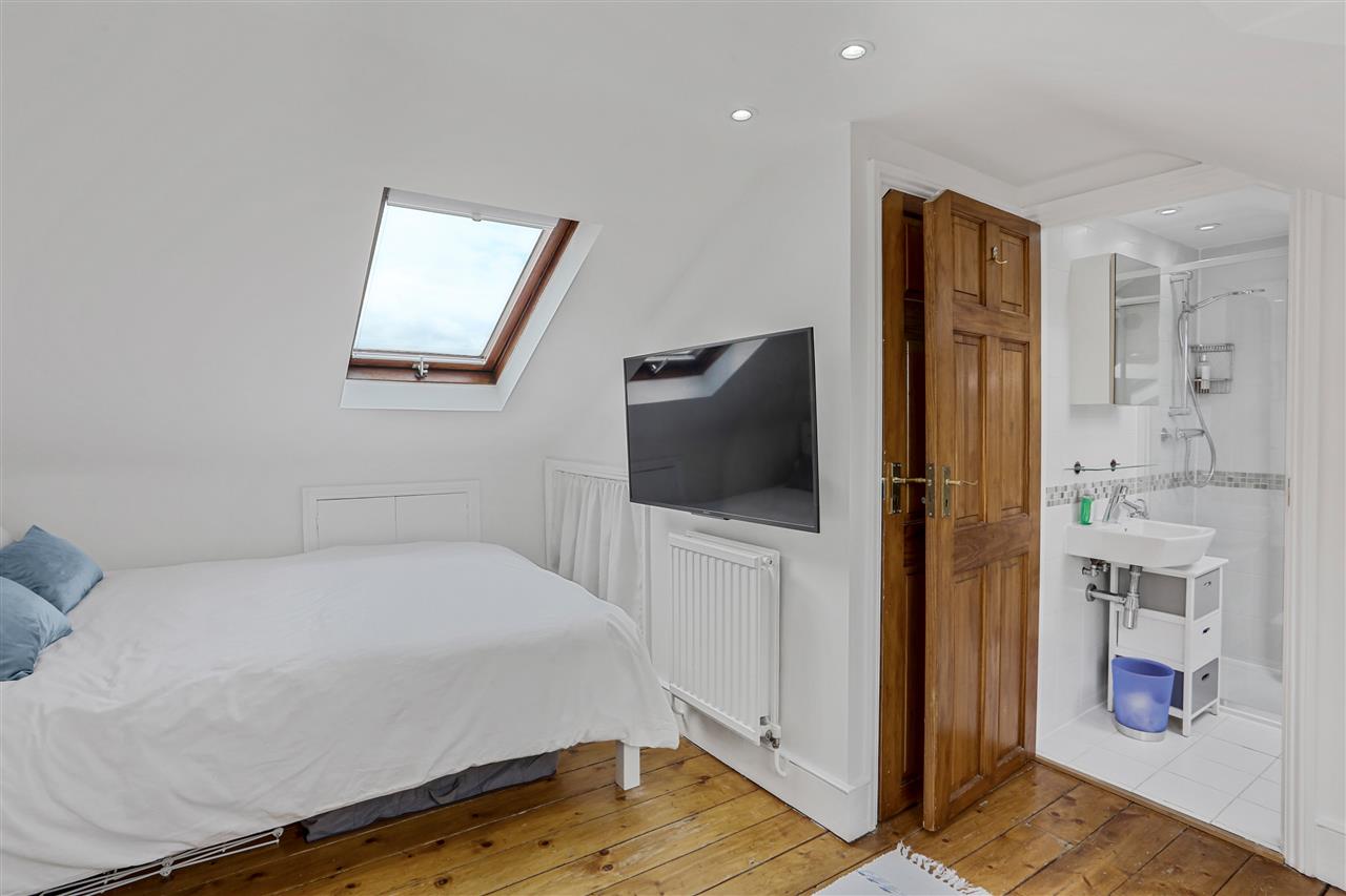 2 bed flat for sale in Huddleston Road  - Property Image 10