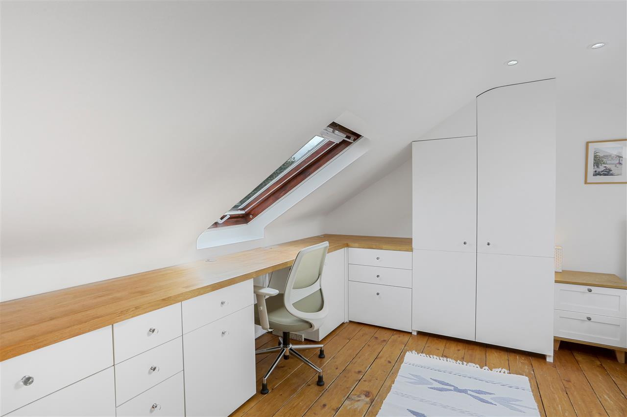 2 bed flat for sale in Huddleston Road 11