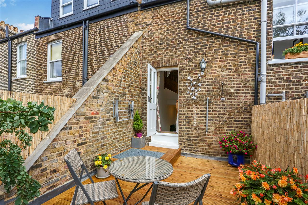 2 bed flat for sale in Huddleston Road  - Property Image 20