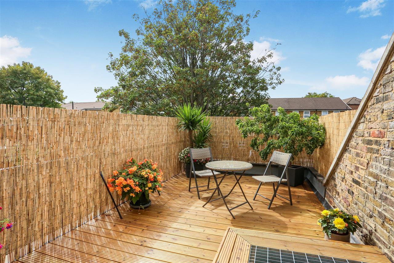 2 bed flat for sale in Huddleston Road  - Property Image 21