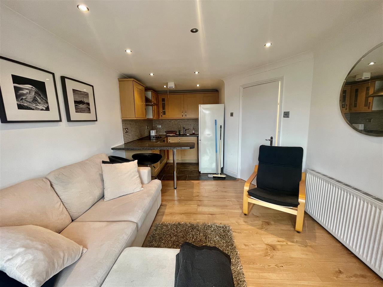 1 bed flat for sale in Junction Road 2
