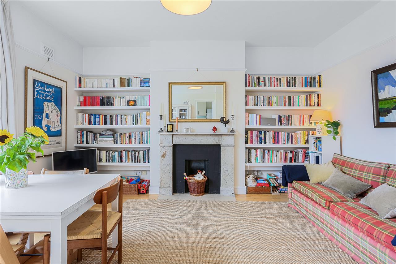 2 bed flat for sale in Yerbury Road 1