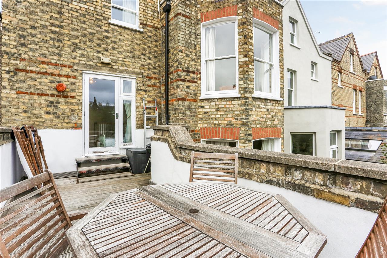 2 bed flat for sale in Yerbury Road 14