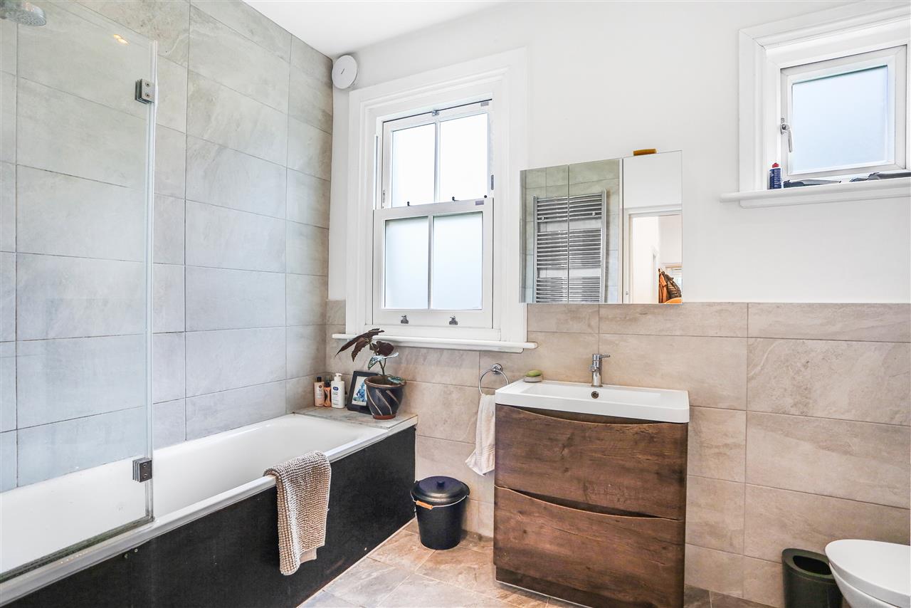 2 bed flat for sale in Carleton Gardens 12