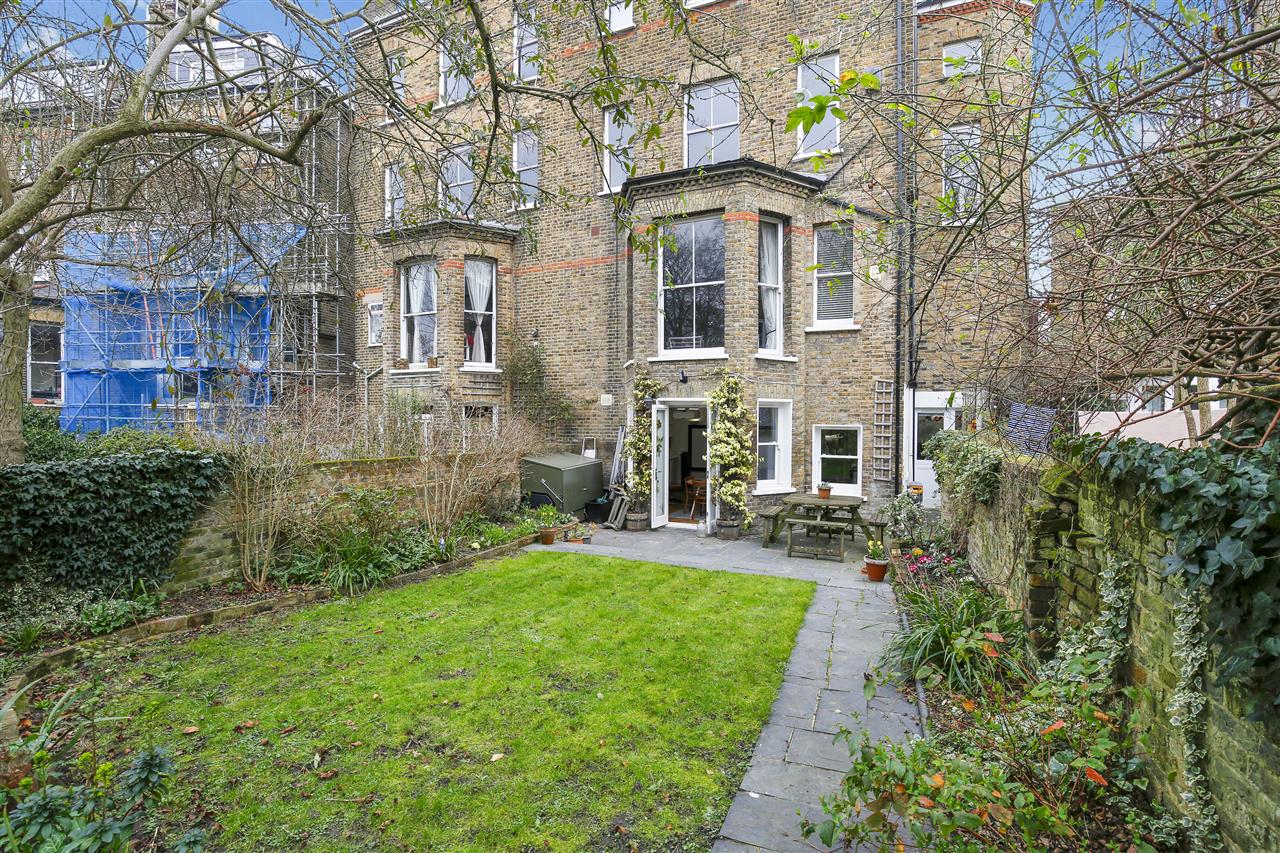 2 bed flat for sale in Carleton Road 11