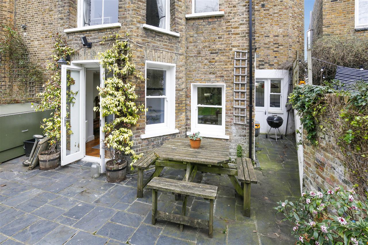 2 bed flat for sale in Carleton Road 14