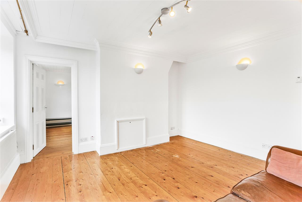 2 bed flat for sale in Dalmeny Avenue 5
