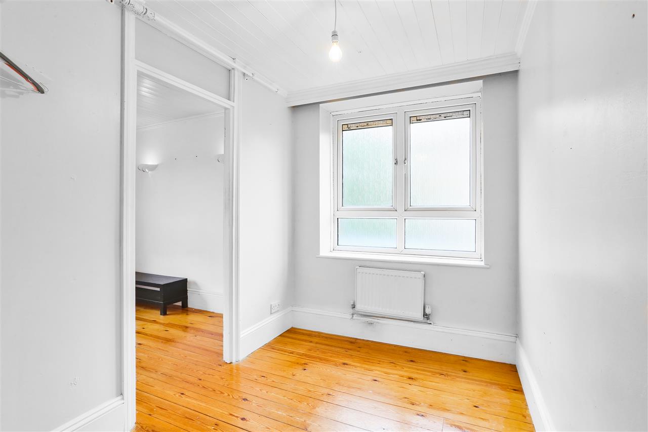 2 bed flat for sale in Dalmeny Avenue 7