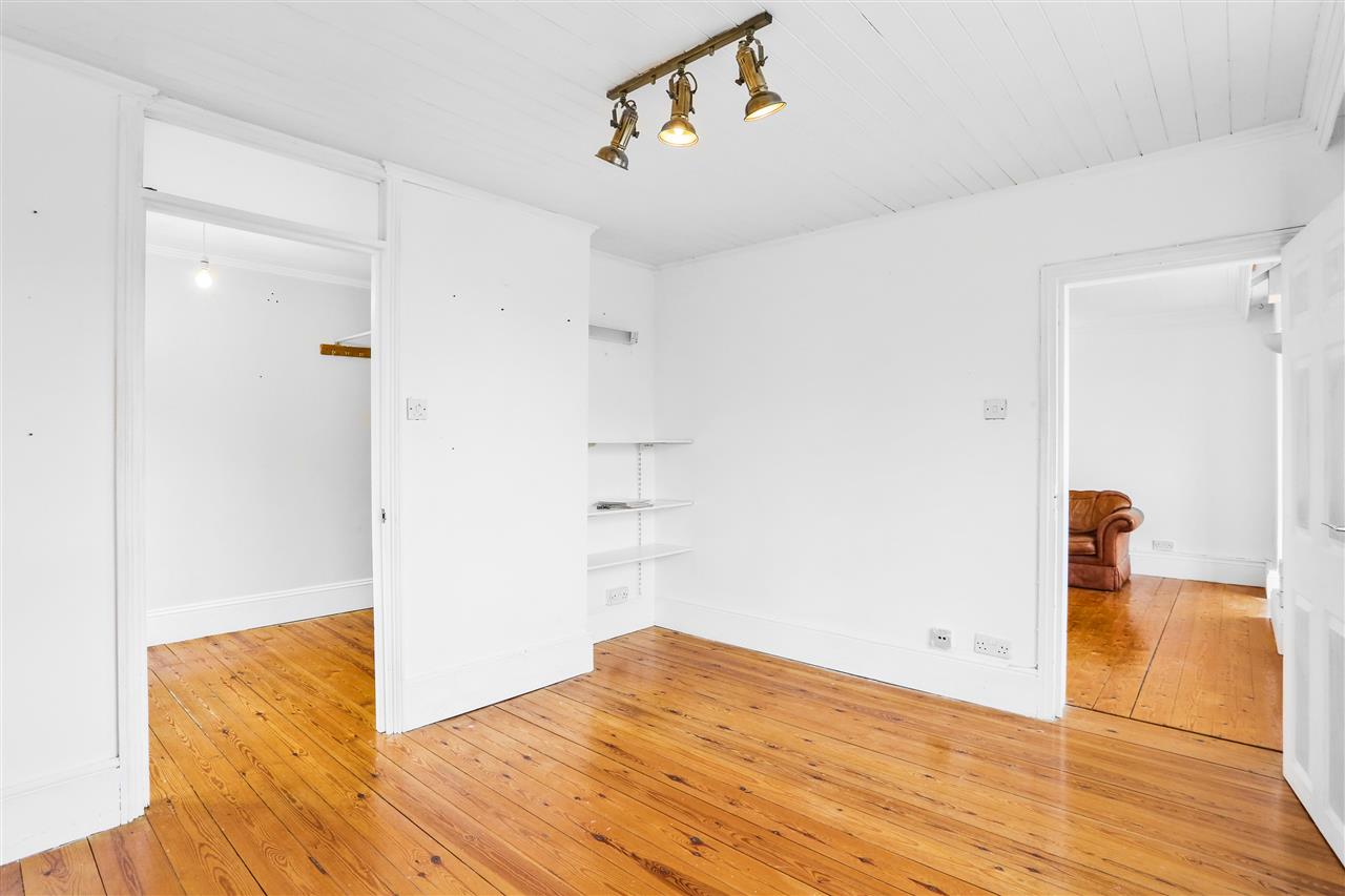 2 bed flat for sale in Dalmeny Avenue 9