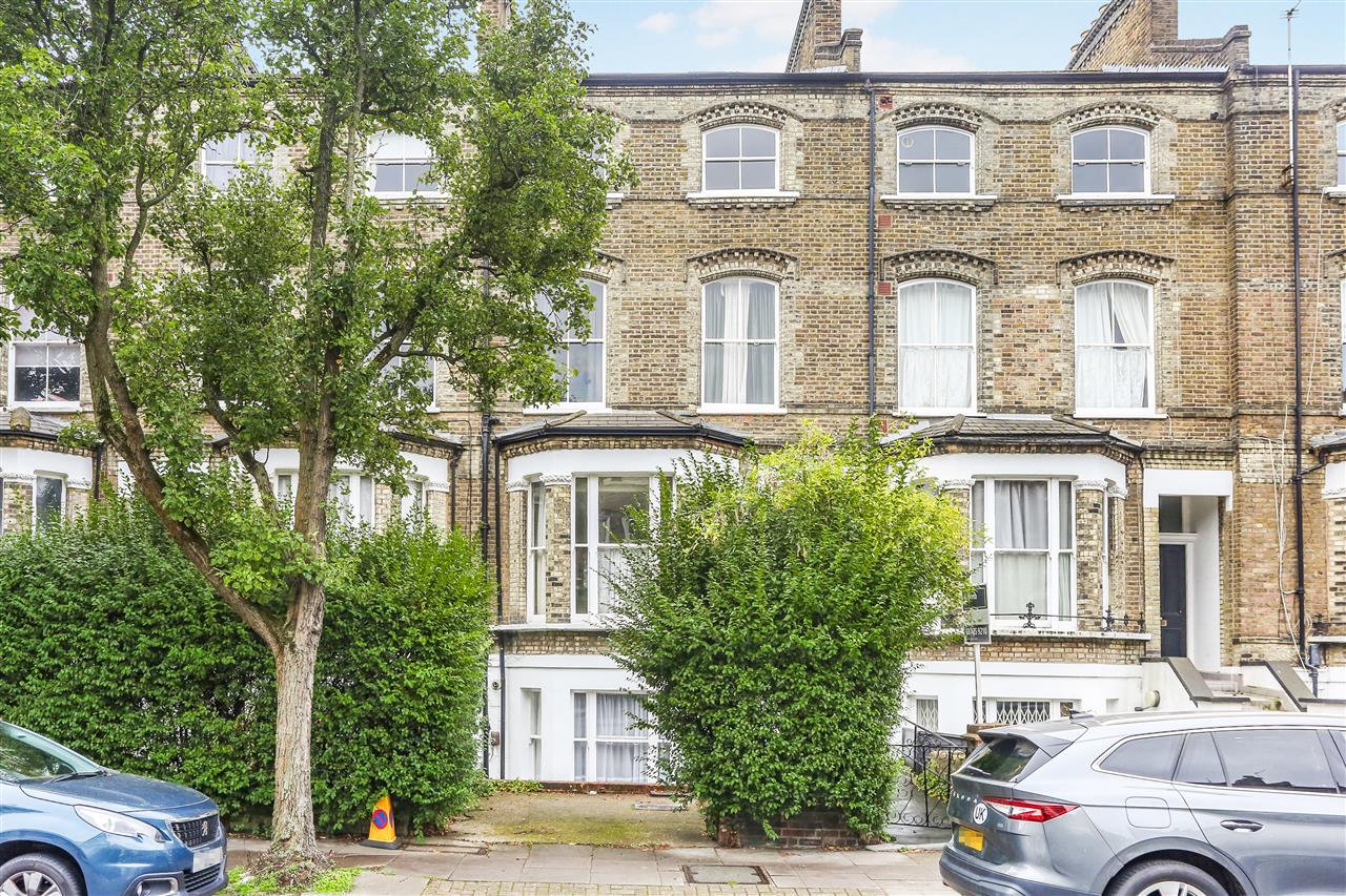 2 bed flat for sale in Tufnell Park Road  - Property Image 3