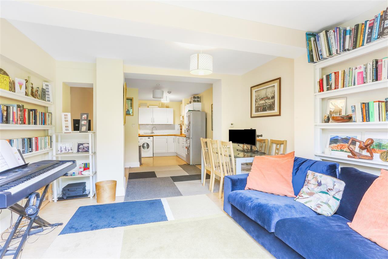 2 bed flat for sale in Tufnell Park Road 5