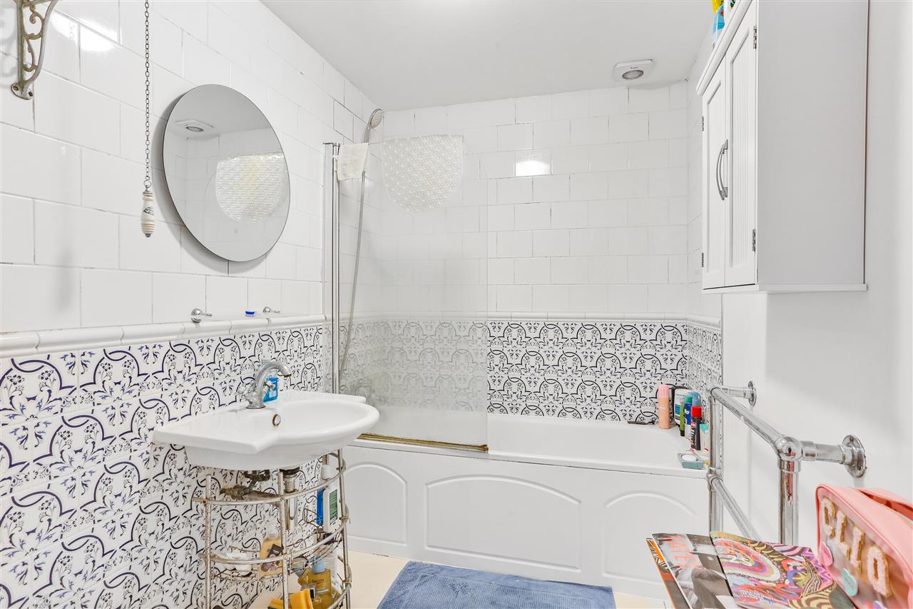 2 bed flat for sale in Tufnell Park Road  - Property Image 14