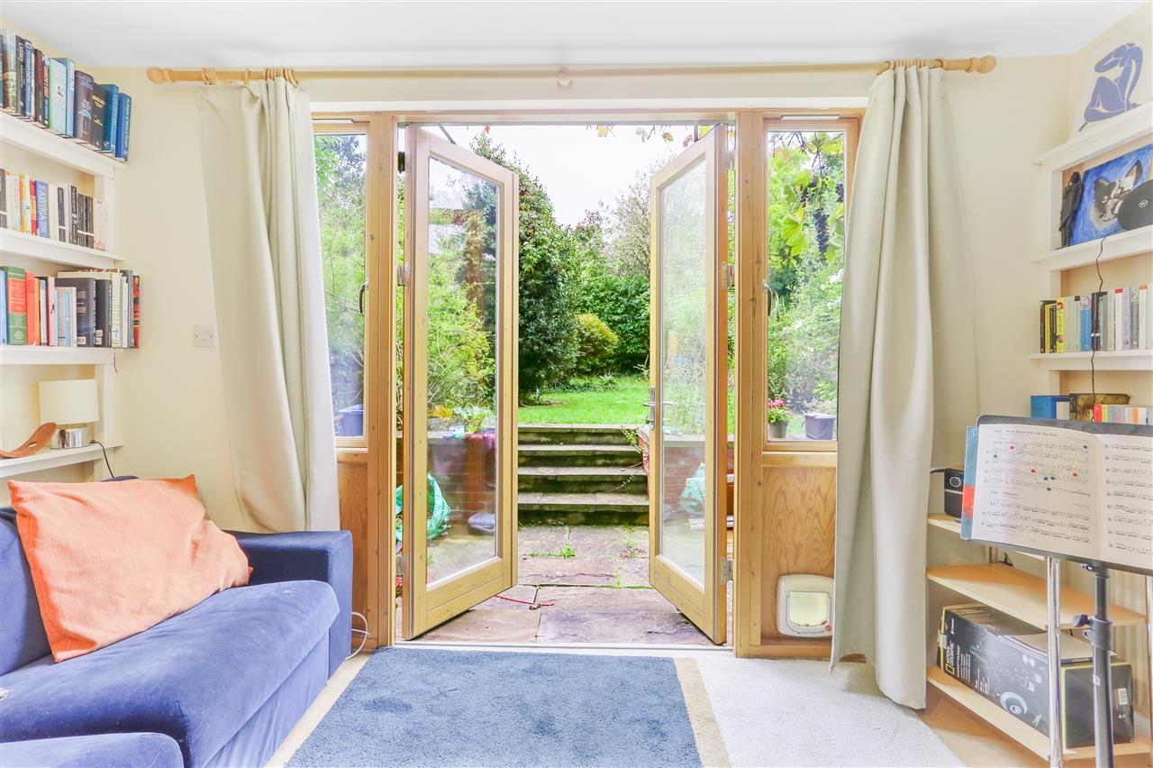 2 bed flat for sale in Tufnell Park Road  - Property Image 15