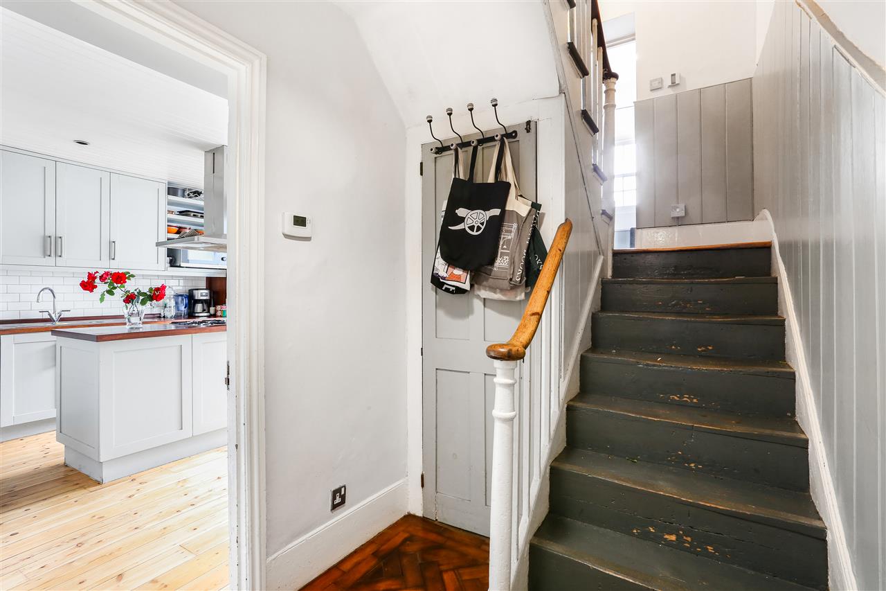 5 bed terraced house to rent  - Property Image 9