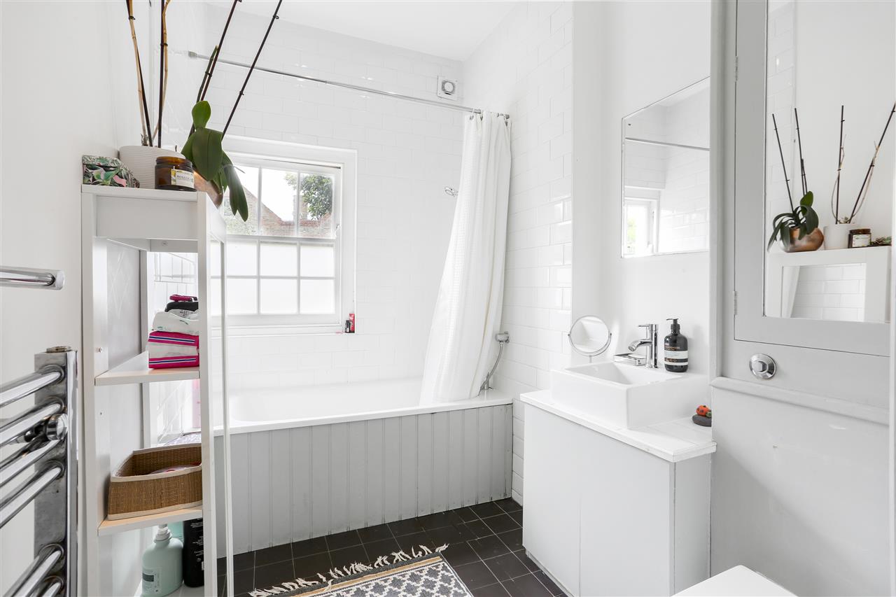 5 bed terraced house to rent  - Property Image 12