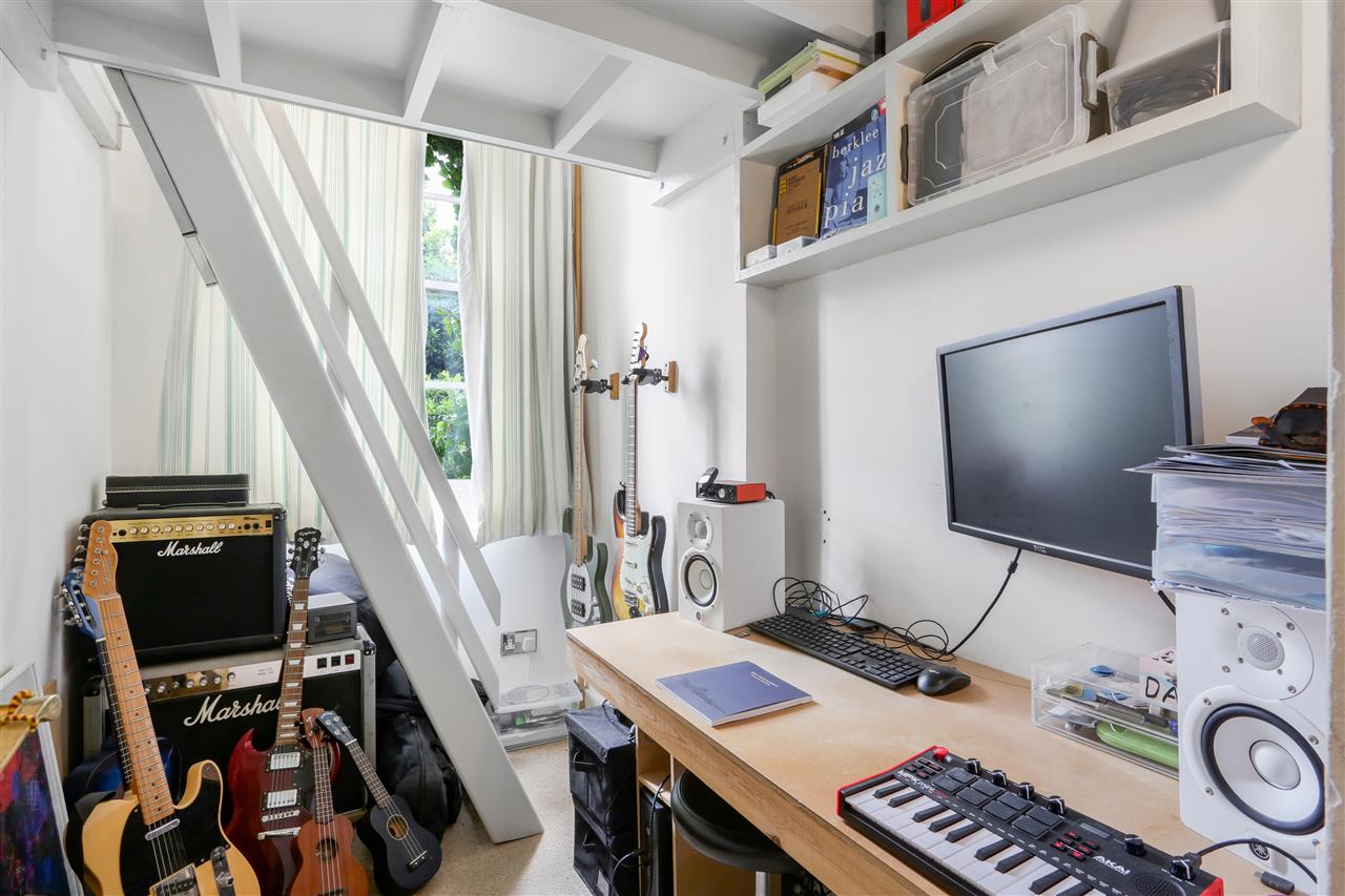 5 bed terraced house to rent  - Property Image 13