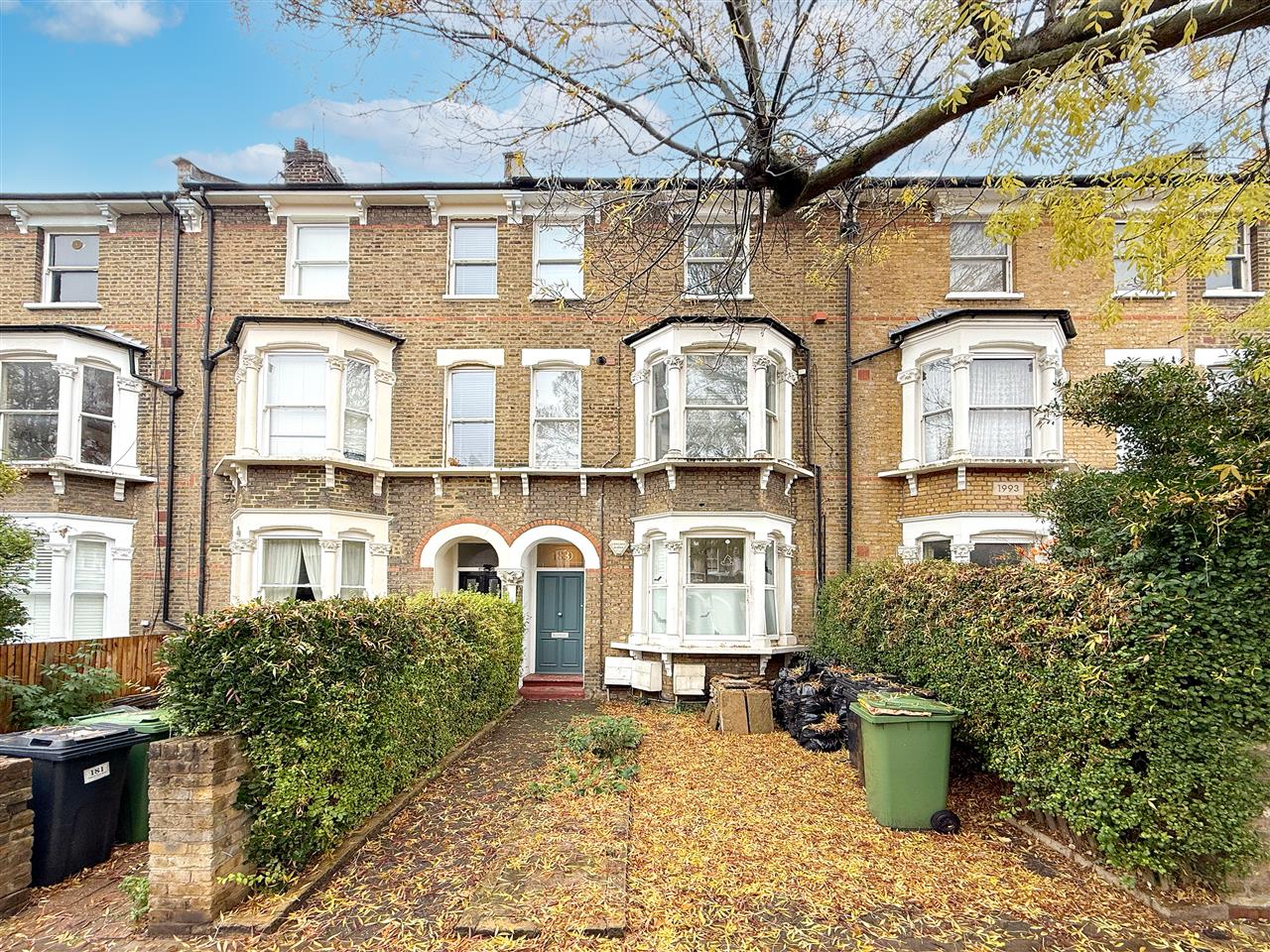 CHAIN FREE! A refurbished to high standard, extremely well presented and spacious (approximately 855 Sq Ft/79 Sq M including restricted head height area and eaves storage) split level apartment occupying the upper floors of a converted Victorian property situated in a sought after location ...