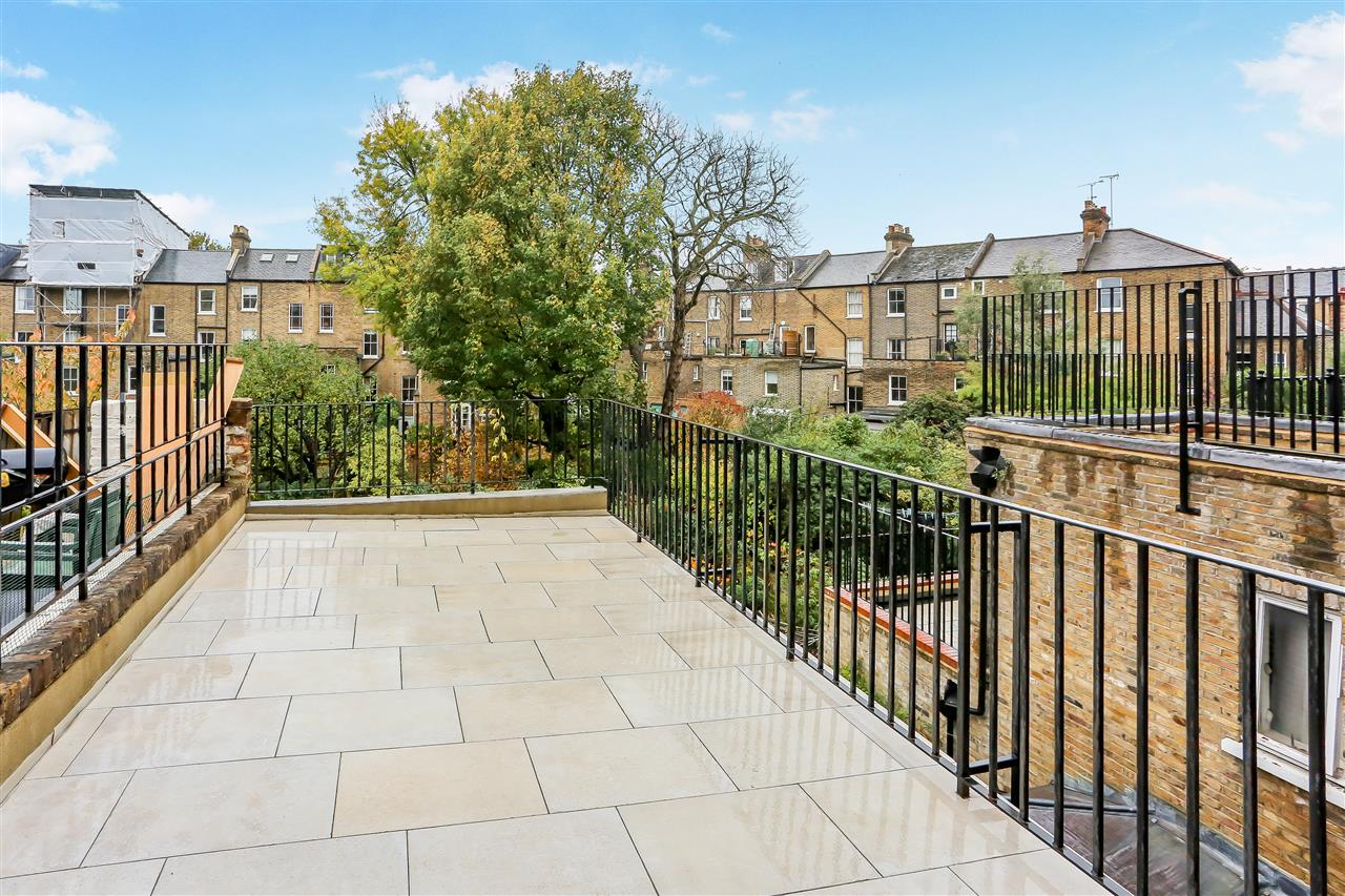 2 bed flat for sale in Tufnell Park Road  - Property Image 3