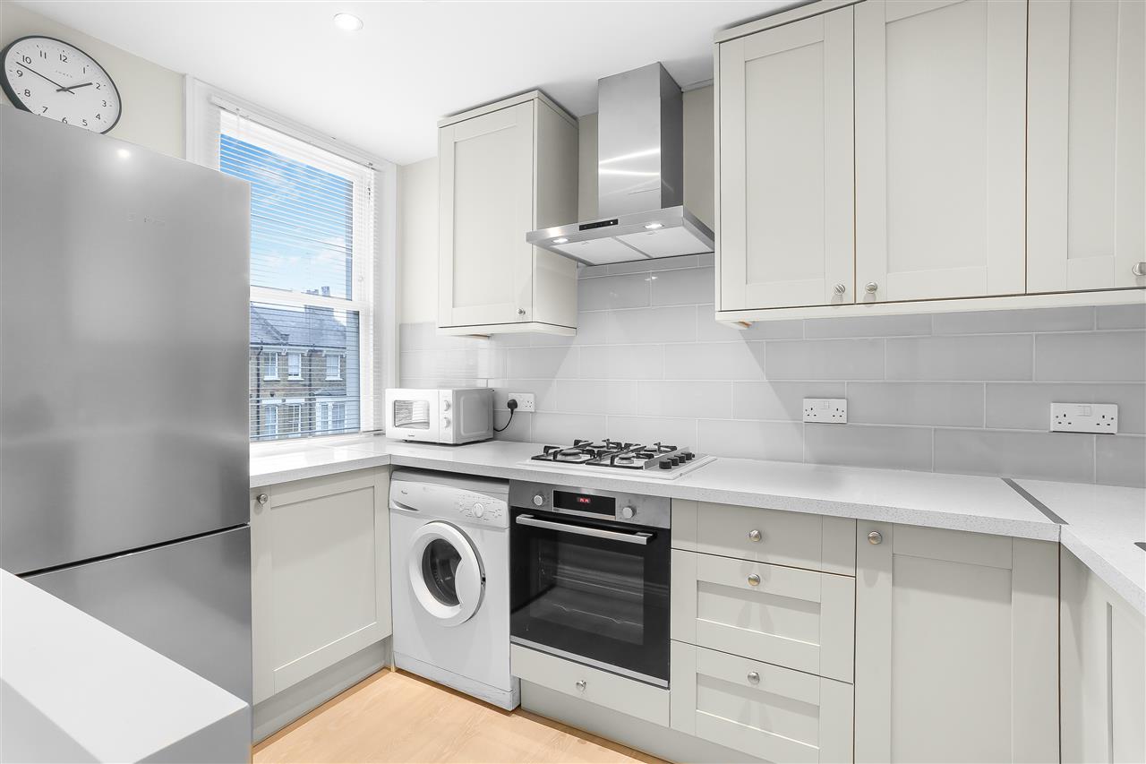 2 bed flat for sale in Tufnell Park Road  - Property Image 5