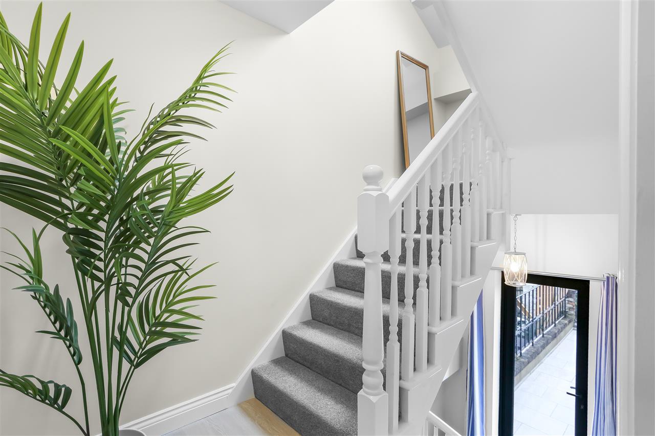 2 bed flat for sale in Tufnell Park Road  - Property Image 8