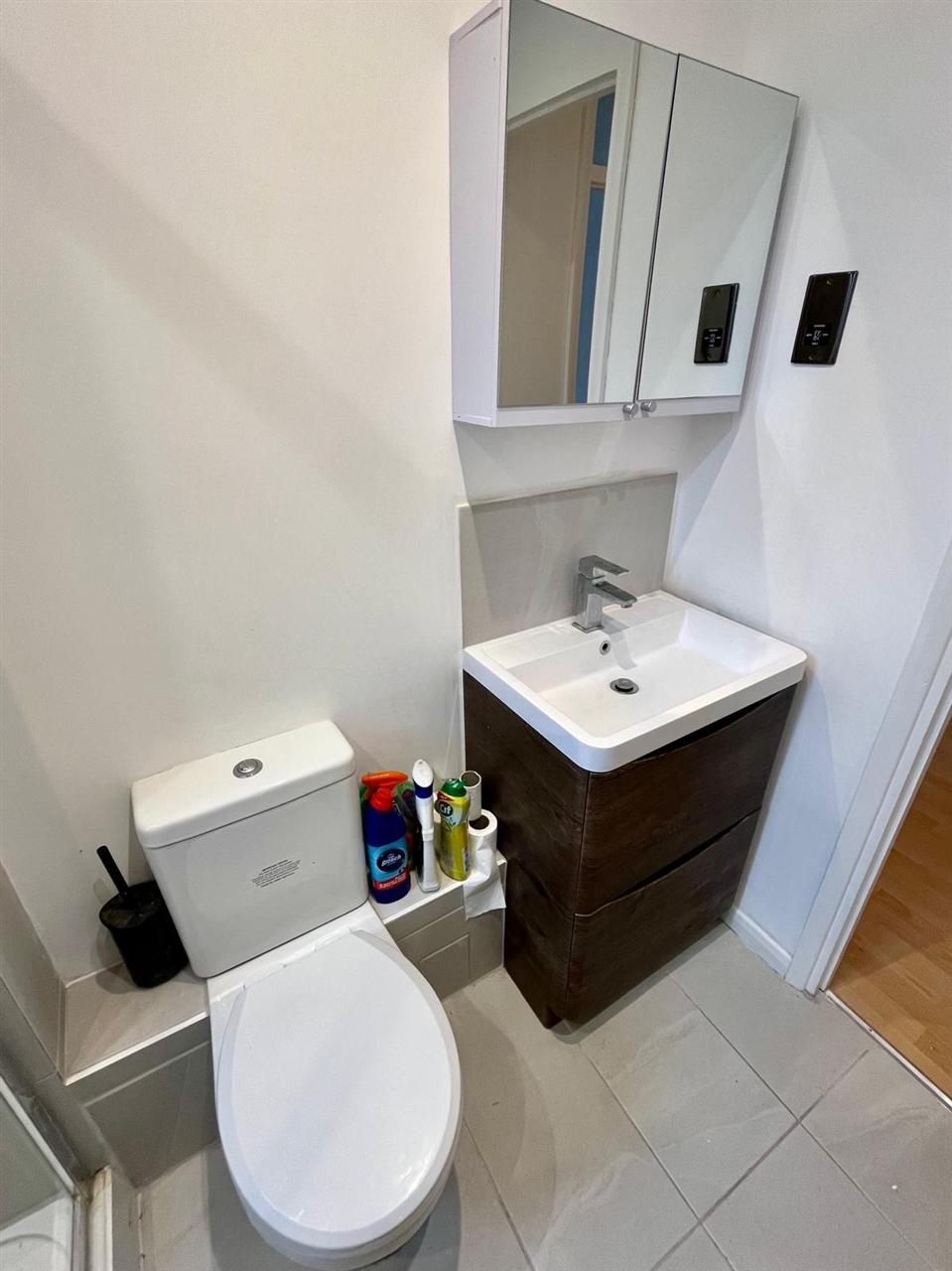 2 bed flat to rent in Junction Road  - Property Image 10