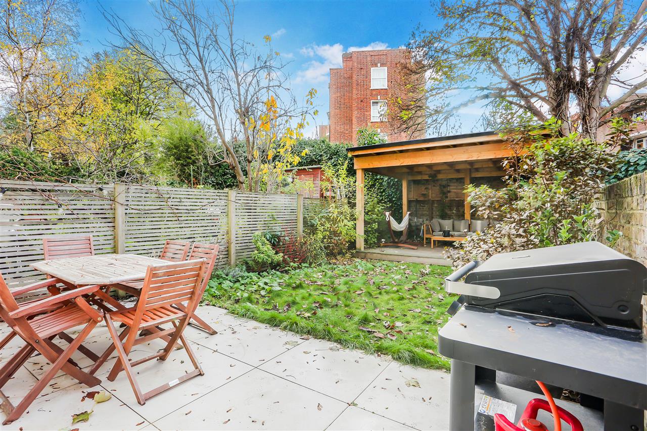 1 bed flat for sale in Leighton Road  - Property Image 2