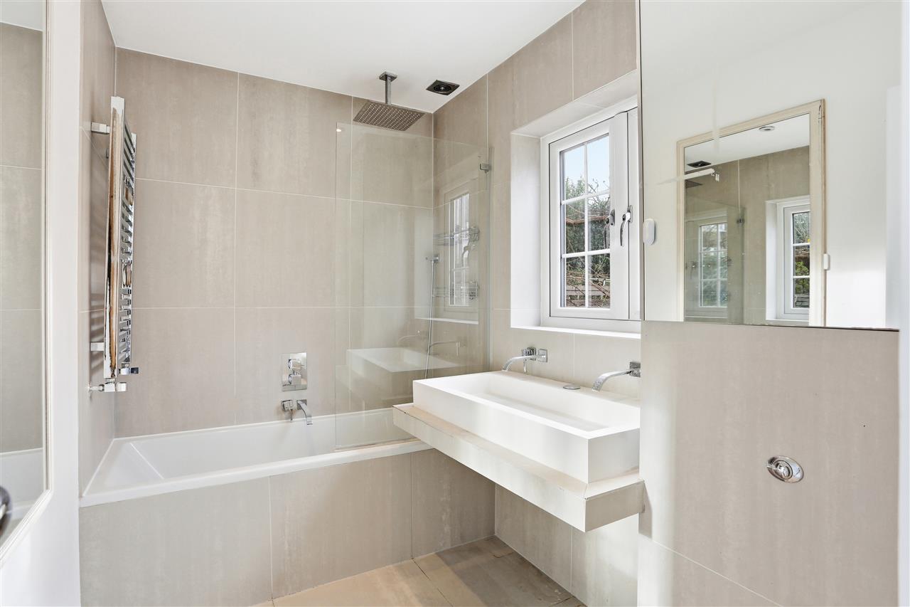 1 bed flat for sale in Leighton Road  - Property Image 7