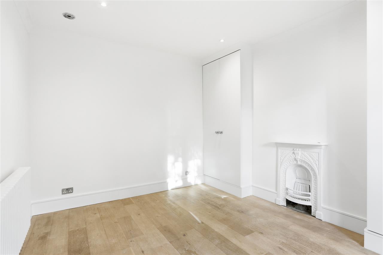1 bed flat for sale in Leighton Road  - Property Image 9