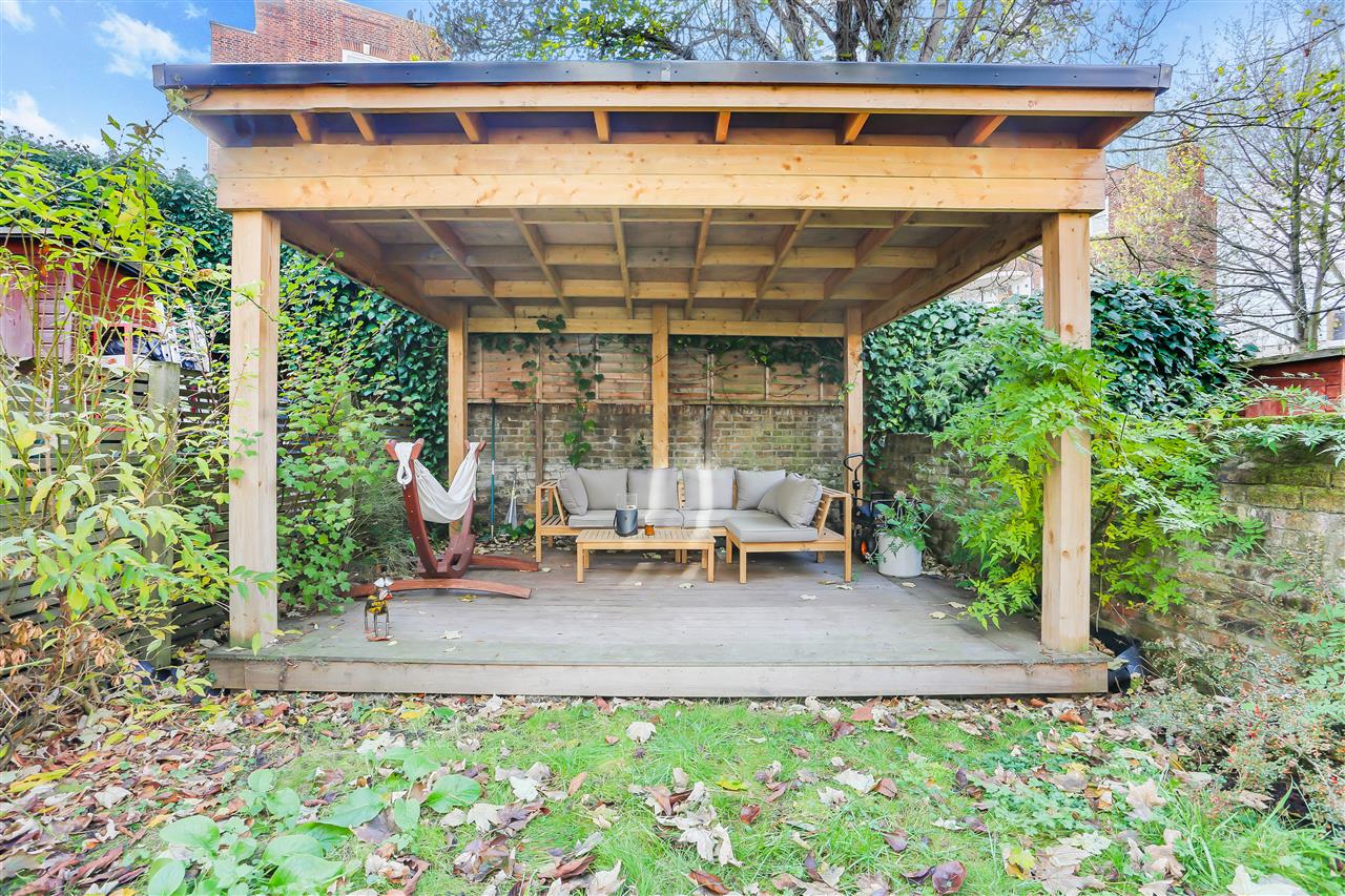 1 bed flat for sale in Leighton Road 11