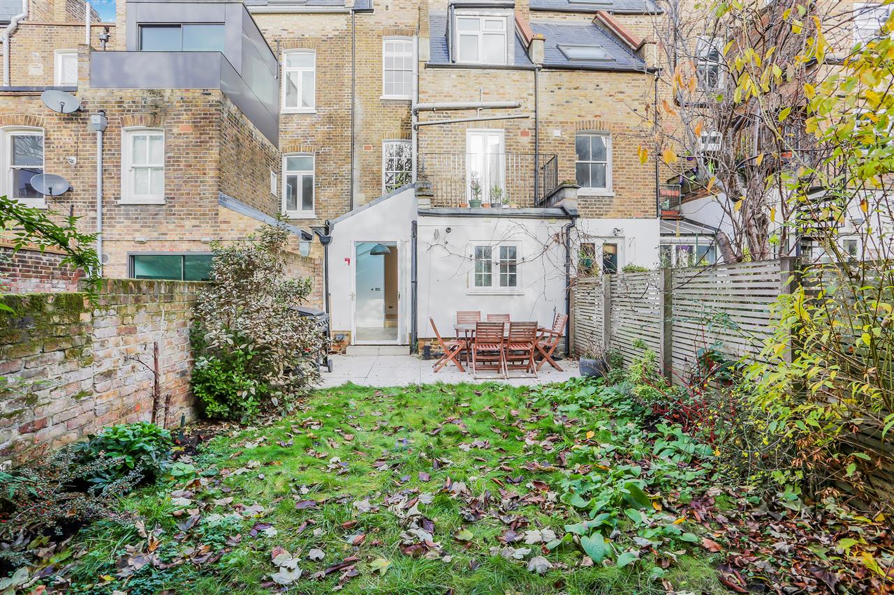 1 bed flat for sale in Leighton Road  - Property Image 13