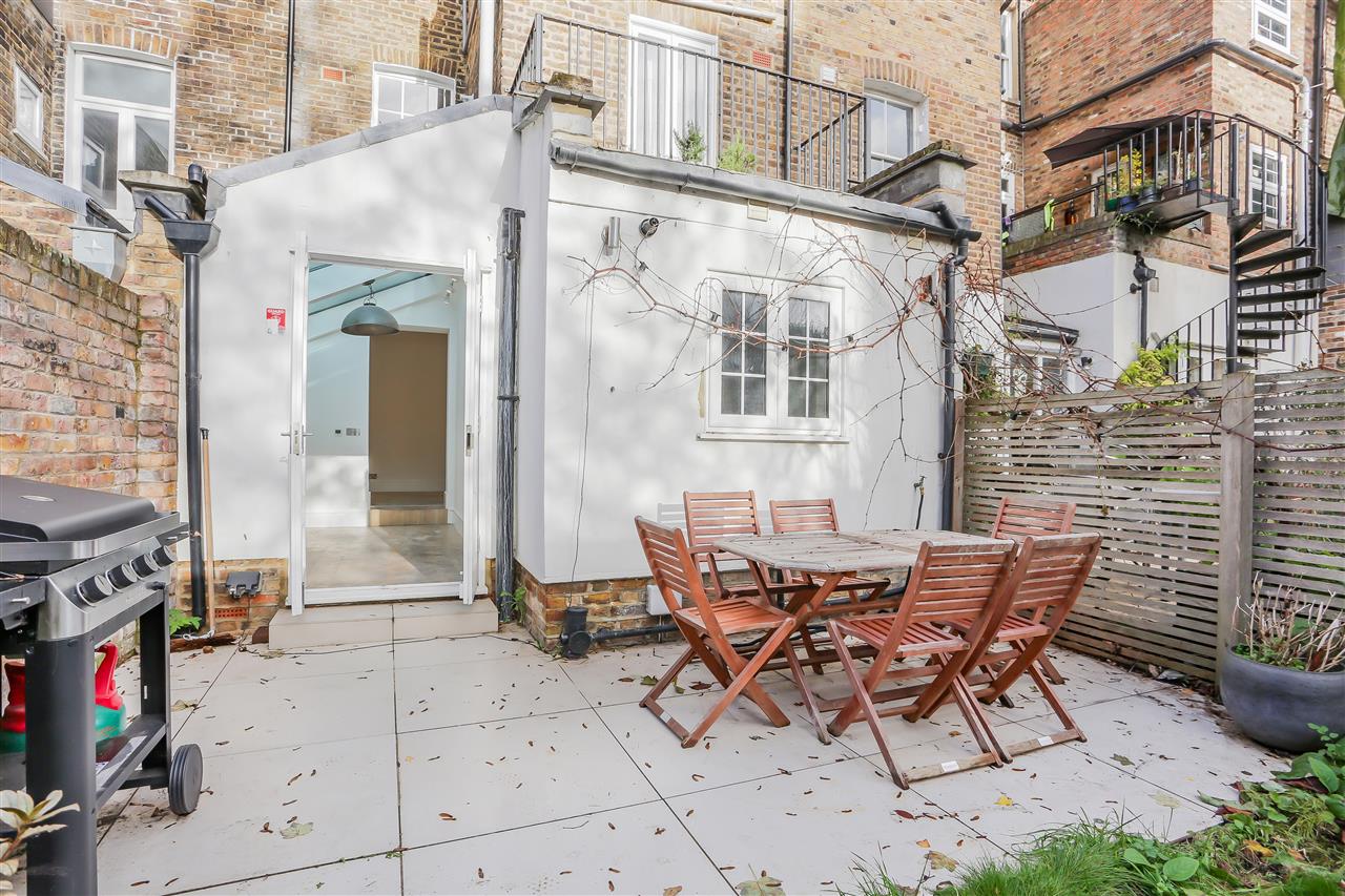 1 bed flat for sale in Leighton Road  - Property Image 14