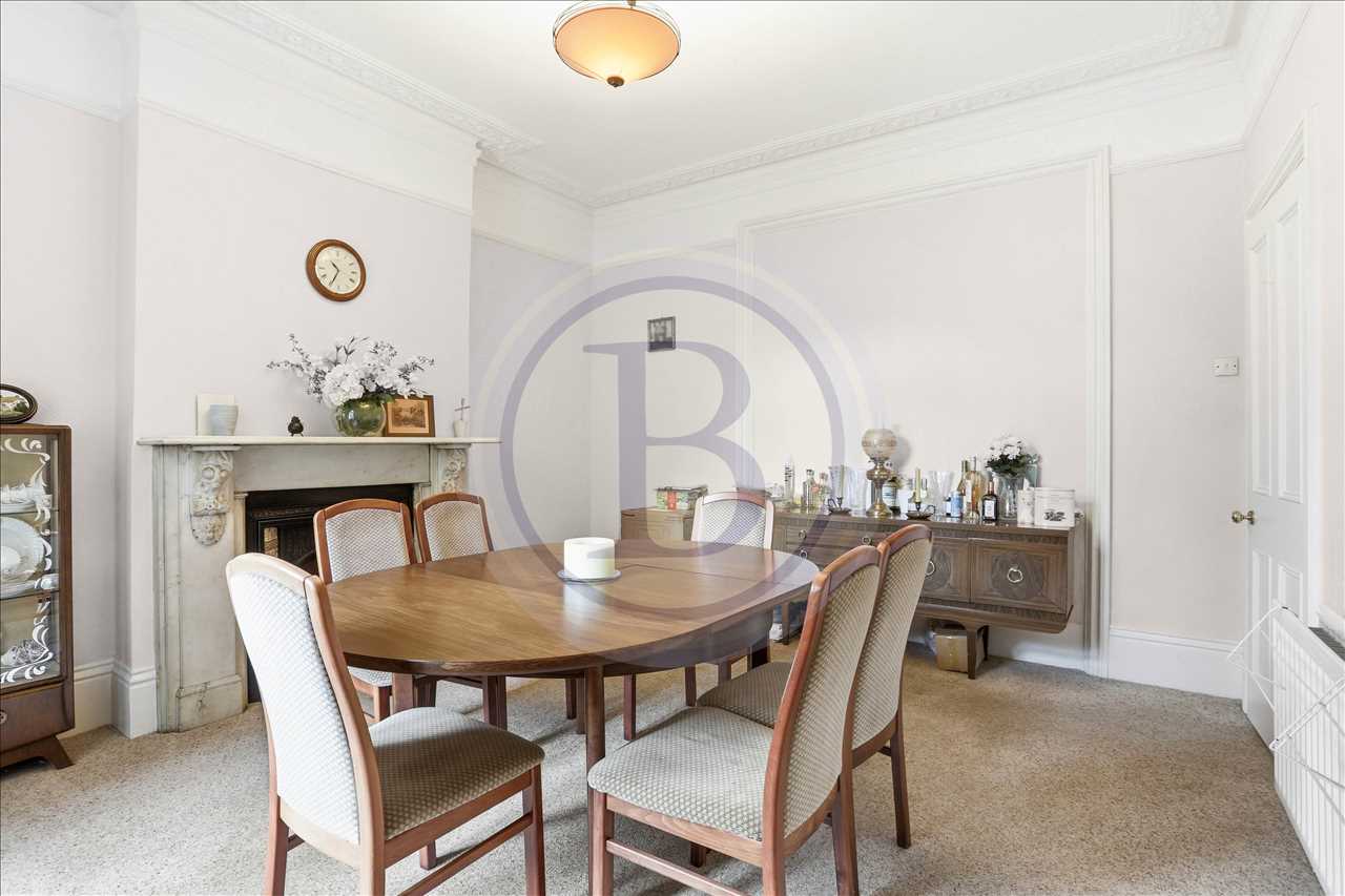 5 bed semi-detached house for sale in Mercers Road 2