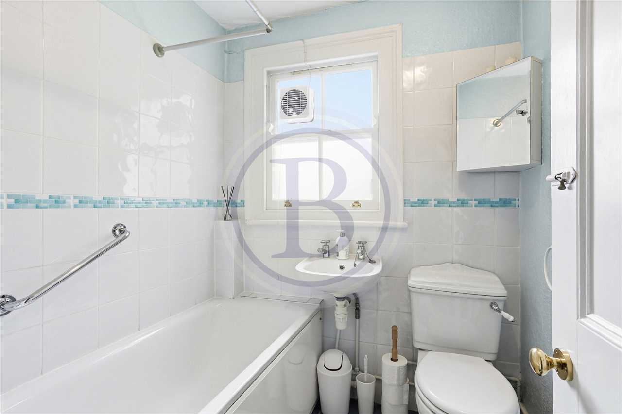 5 bed semi-detached house for sale in Mercers Road  - Property Image 8