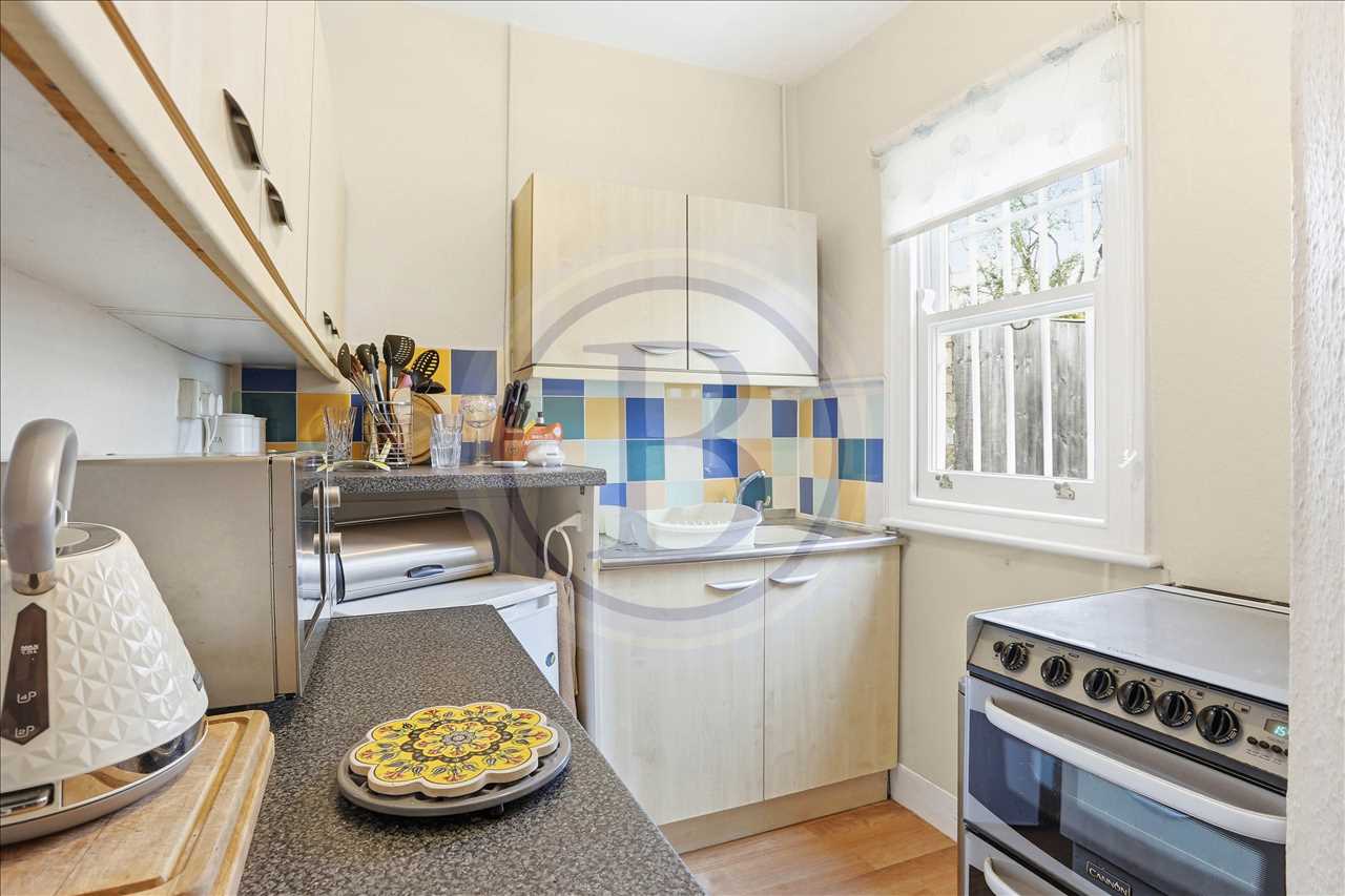 5 bed semi-detached house for sale in Mercers Road  - Property Image 9