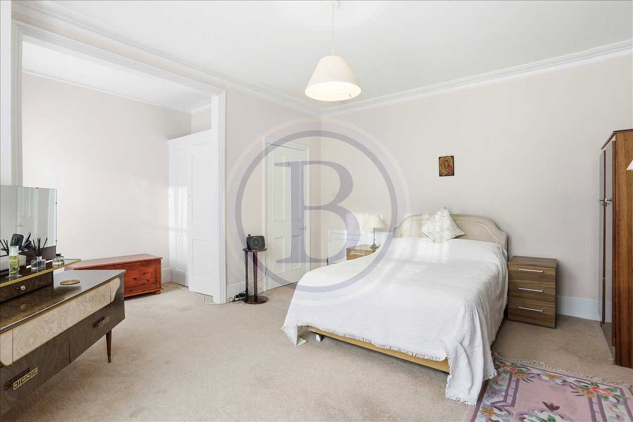 5 bed semi-detached house for sale in Mercers Road 13