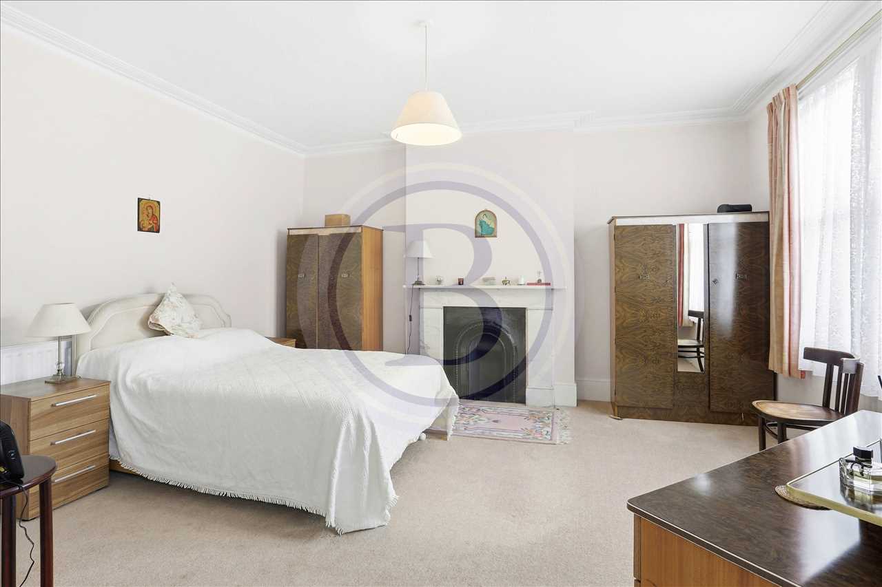 5 bed semi-detached house for sale in Mercers Road 14