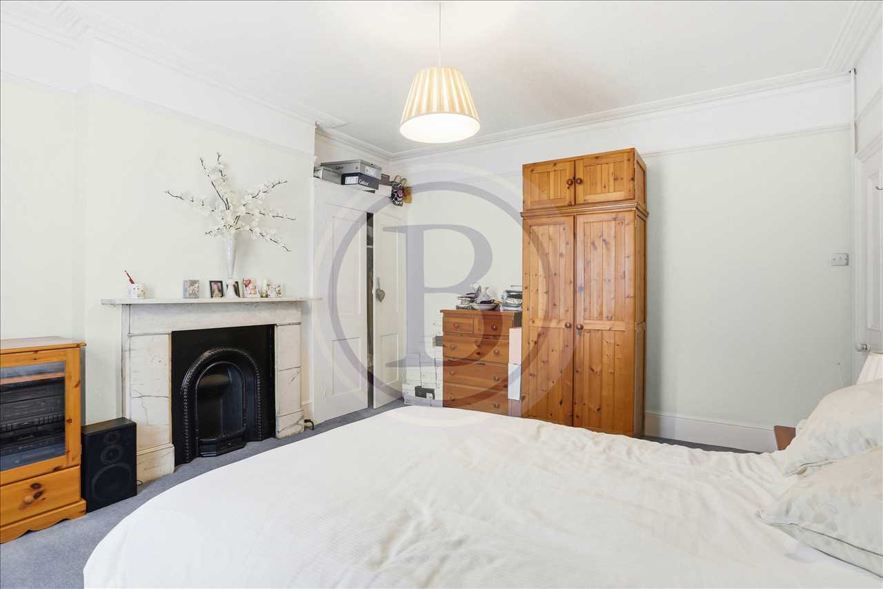 5 bed semi-detached house for sale in Mercers Road 15