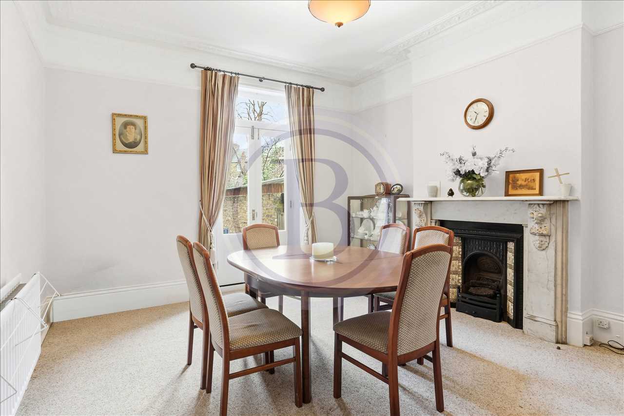 5 bed semi-detached house for sale in Mercers Road 17