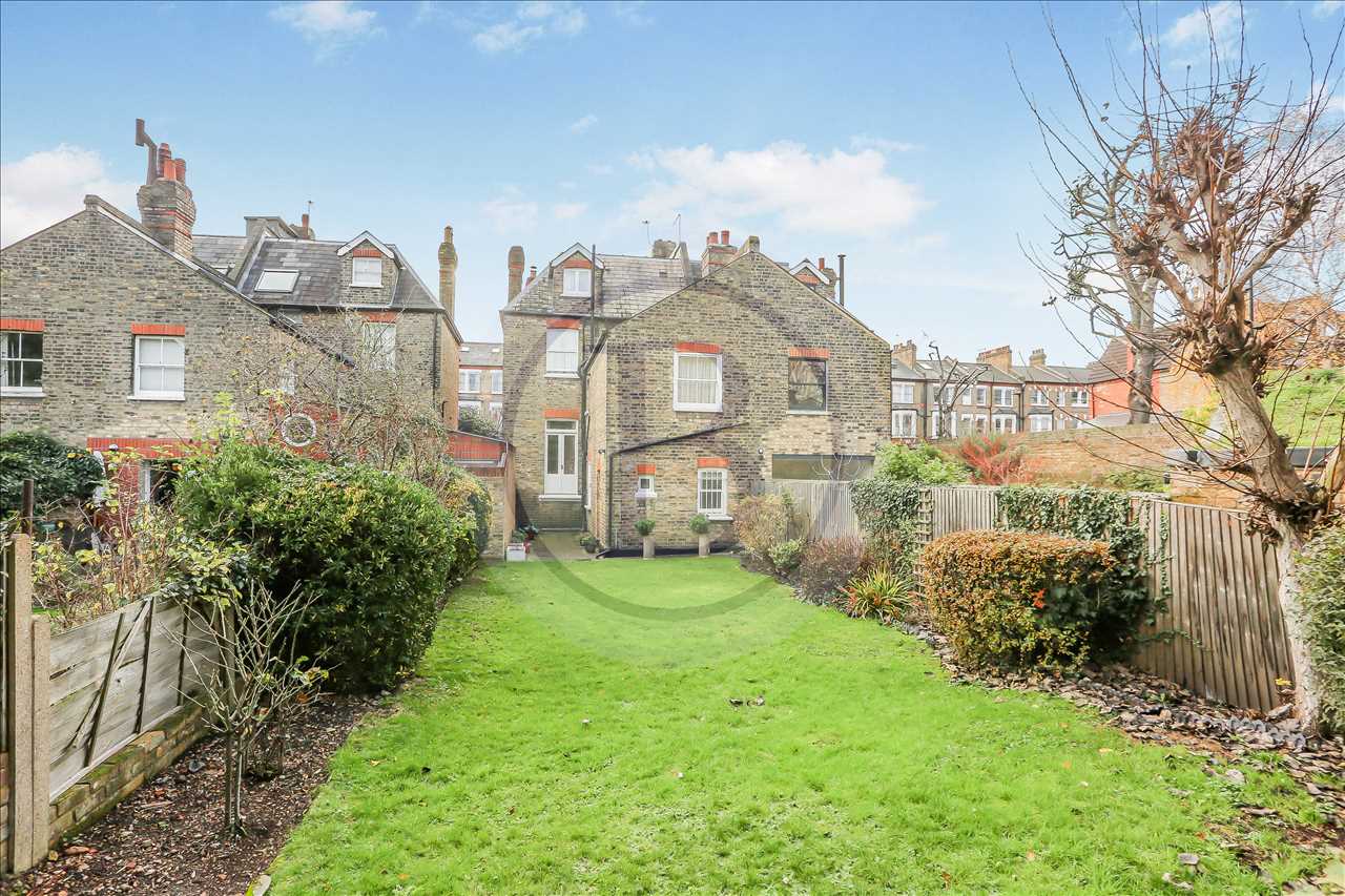 5 bed semi-detached house for sale in Mercers Road 22