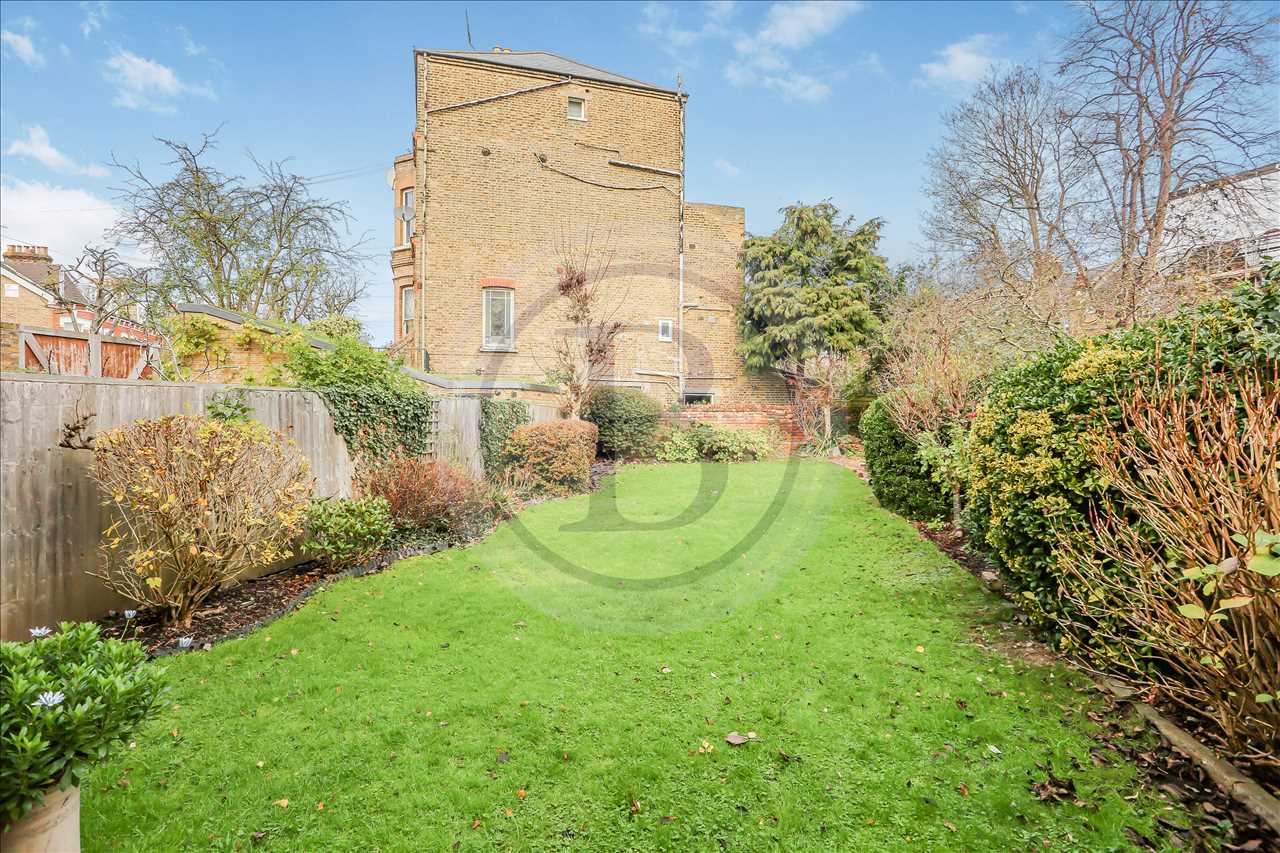 5 bed semi-detached house for sale in Mercers Road 23