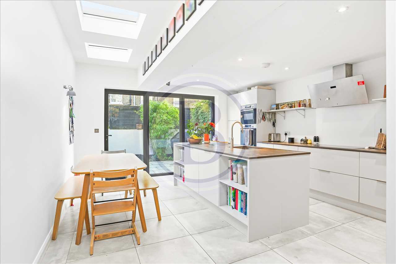 4 bed terraced house for sale in Hatchard Road 1